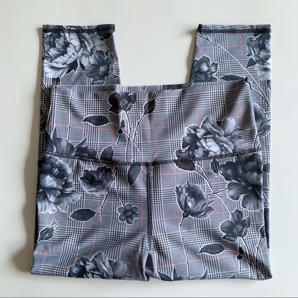 •EVOLUTION & CREATION• High Waisted Crop size L - Picture 2 of 8